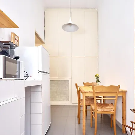 Classic Commenda - Porta Romana - 150 Meters From Mangiagalli Апартаменты
